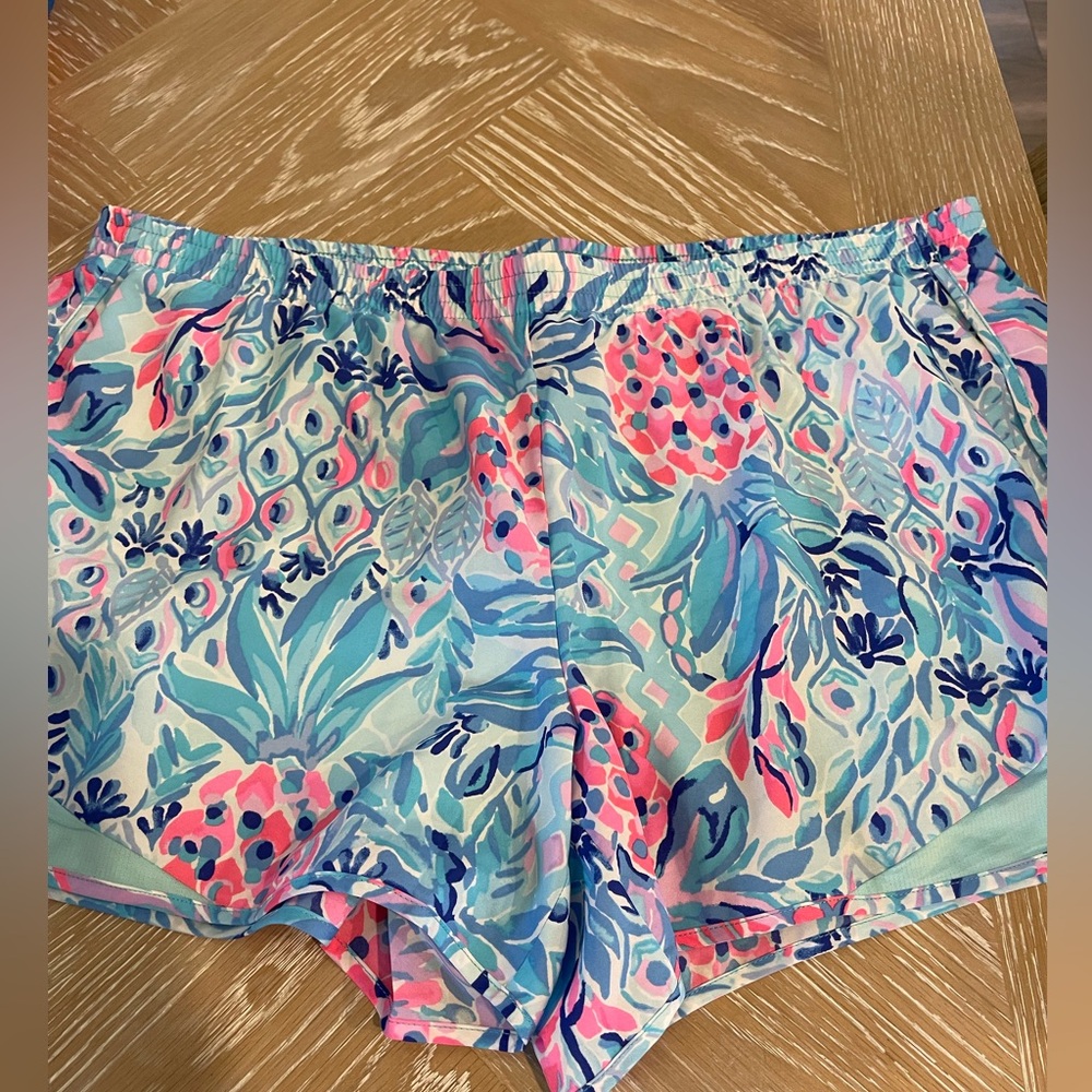 Lilly Pulitzer ocean trail shorts xl gently used